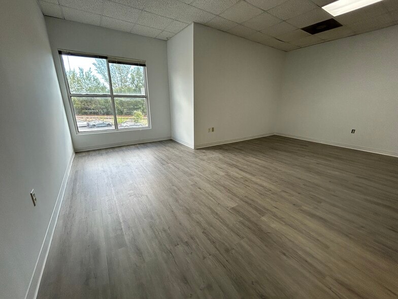 More Photos Of 20101-20161 NE 16th Pl, Miami Loft Creative Space For Sale