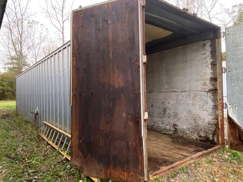 More Photos Of 9112 W Mount Morris Rd, Flushing General Retail For Sale