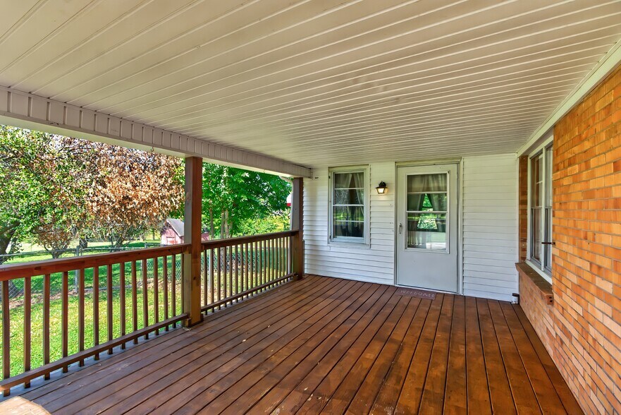 More Photos Of 43 Highway 433, Mackville Flex For Sale