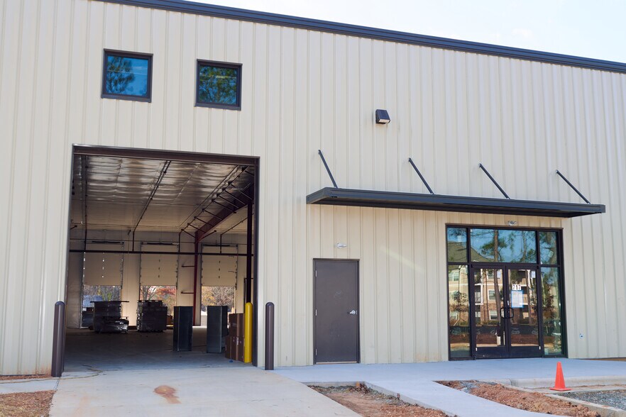More Photos Of 717 Brigham Rd, Greensboro Flex For Lease