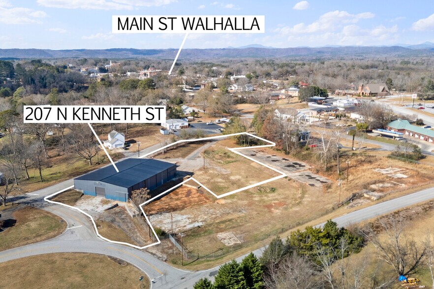 More Photos Of 207 N Kenneth St, Walhalla Warehouse For Lease