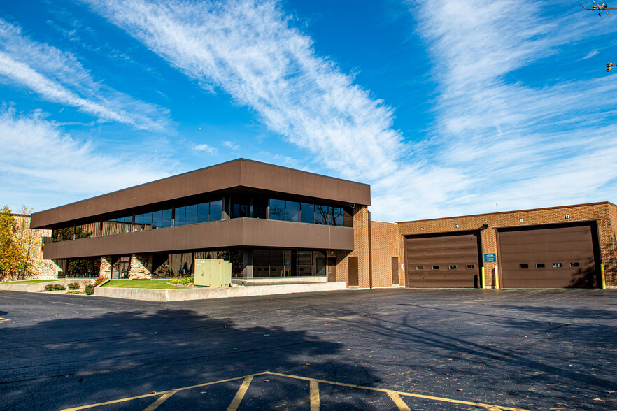 Primary Photo Of 1175 S Wheeling Rd, Wheeling Manufacturing For Lease