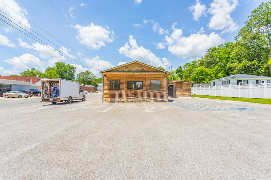 More Photos Of 505 W 9th St, Chickamauga Fast Food For Sale