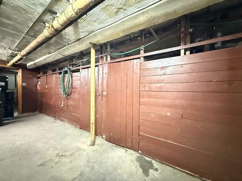 More Photos Of 8161 Woodhaven Blvd, Glendale Apartments For Sale