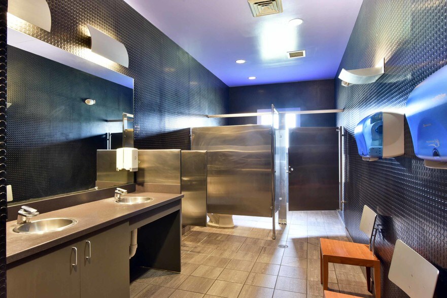 More Photos Of 2807 Meredyth Dr, Albany Restaurant For Sale