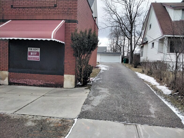 More Photos Of 17051 Libby Rd, Maple Heights Storefront Retail Residential For Lease