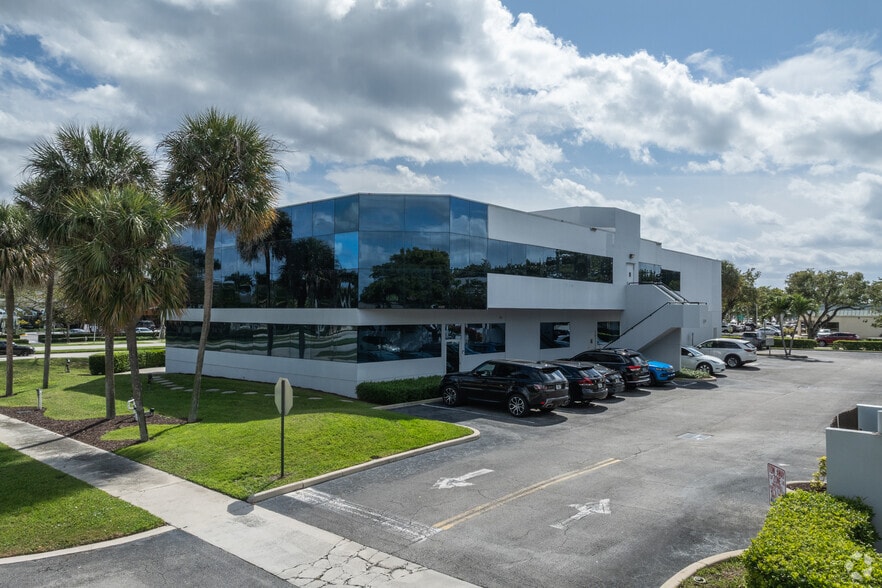 More Photos Of 4401 N Federal Hwy, Boca Raton Office For Lease