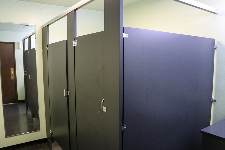 More Photos Of 710 S Columbia Ave, Connell Restaurant For Sale
