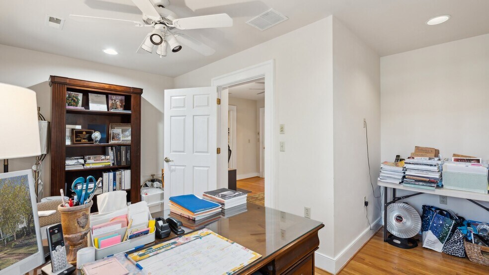 More Photos Of 5309 S Seminole Trl, Madison Storefront For Sale