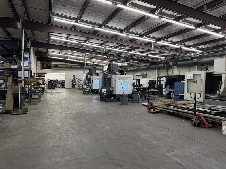 More Photos Of 3333 E Loop 820 S, Fort Worth Warehouse For Lease