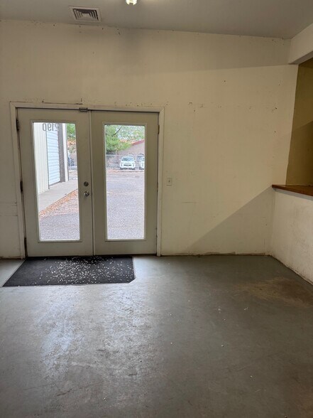 More Photos Of 2180 E Main St, Montrose Freestanding For Lease