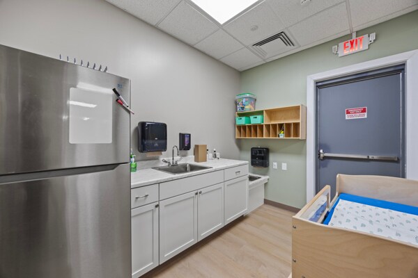 More Photos Of 4520 Military Rd, Niagara Falls Office For Sale