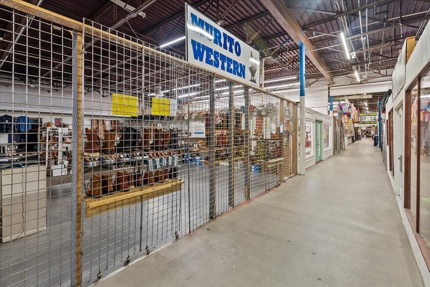 More Photos Of 318 E Long Ave, Fort Worth General Retail For Sale