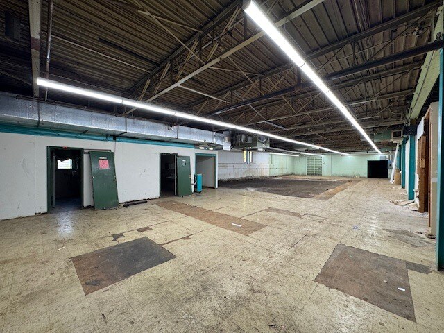 More Photos Of 96 Granby St, Bloomfield Warehouse For Lease