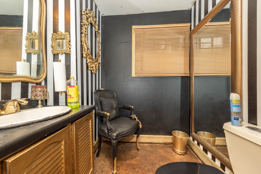 More Photos Of 7231 Harford Rd, Baltimore Storefront Retail Residential For Sale