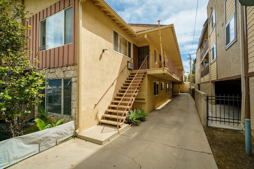 More Photos Of 300 E Garfield Ave, Glendale Apartments For Sale