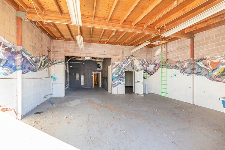 More Photos Of 2414 16th St, Sacramento Office For Sale