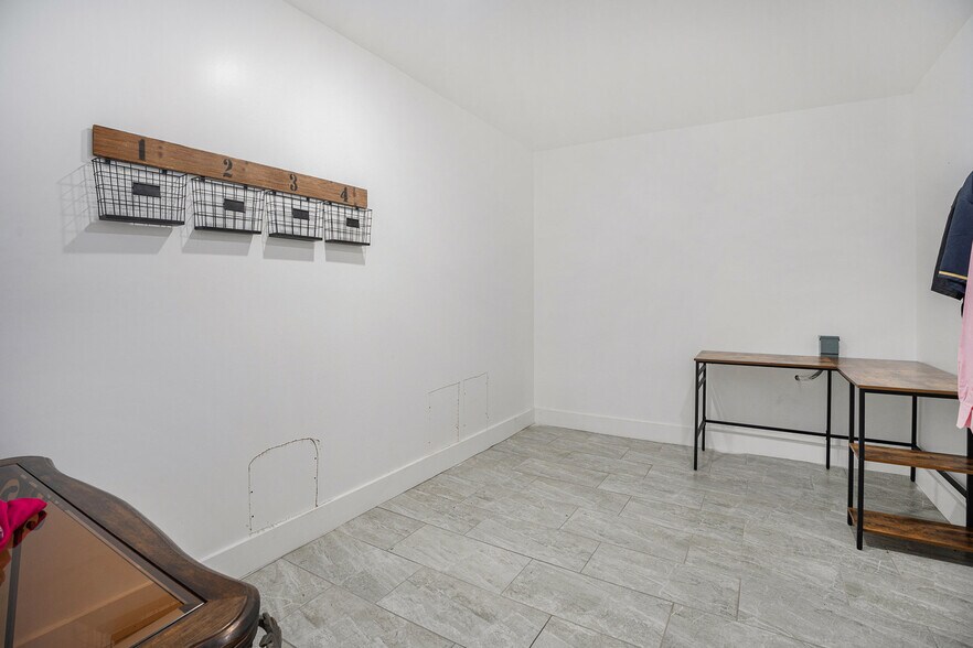 More Photos Of 6933 Olson Ln, Pasadena Service For Sale