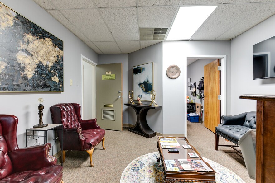 More Photos Of 2025 E Main St, Richmond Office For Lease