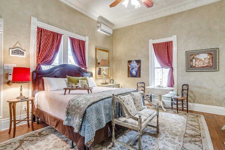 More Photos Of 1092 W Tarleton St, Stephenville Hospitality For Sale
