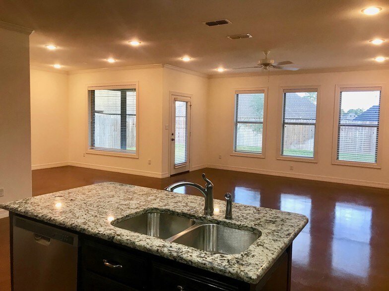 More Photos Of 2980 Elkton Trl, Tyler Apartments For Sale