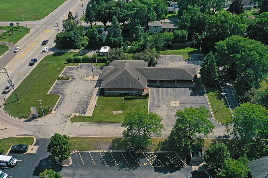 Primary Photo Of 170 N Il Route 31, Crystal Lake Bank For Lease
