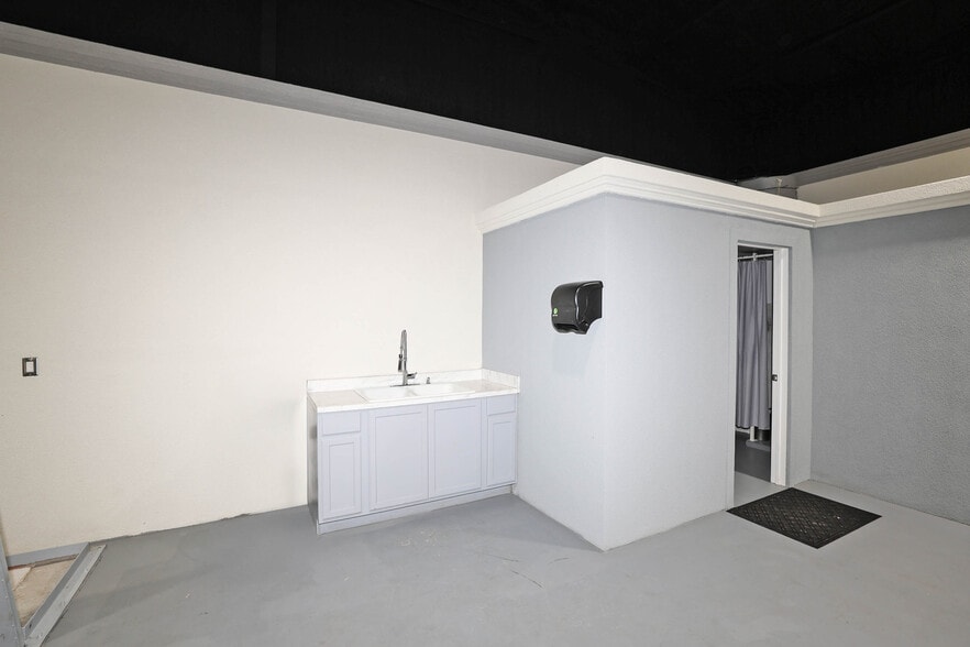 More Photos Of 527 Givens Ave, Amarillo Lodge Meeting Hall For Sale