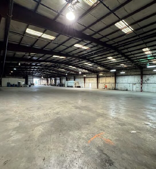 More Photos Of 8615 Golden Spike Ln, Houston Manufacturing For Lease