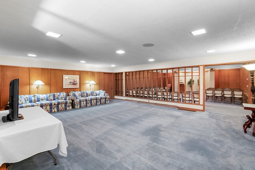 More Photos Of 1801 Commerce Blvd, Mound Funeral Home For Sale