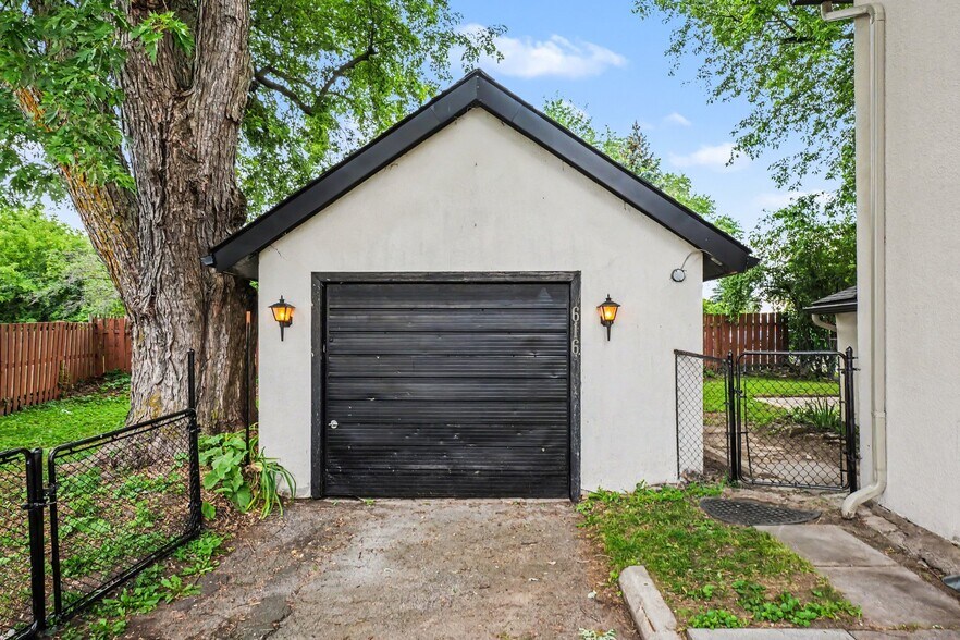 More Photos Of 616 Rideau St, Kemptville Office For Sale