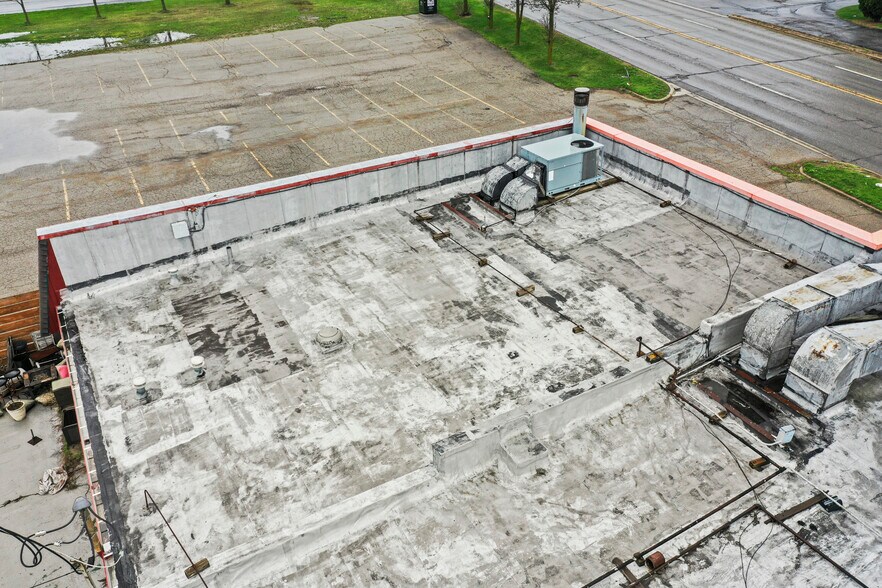 More Photos Of 1090 Rochester Rd, Troy Restaurant For Sale