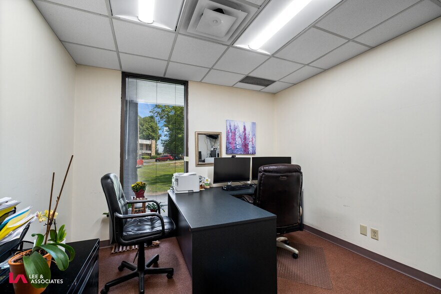 More Photos Of 4500 Winters Chapel Rd, Atlanta Office Residential For Sale