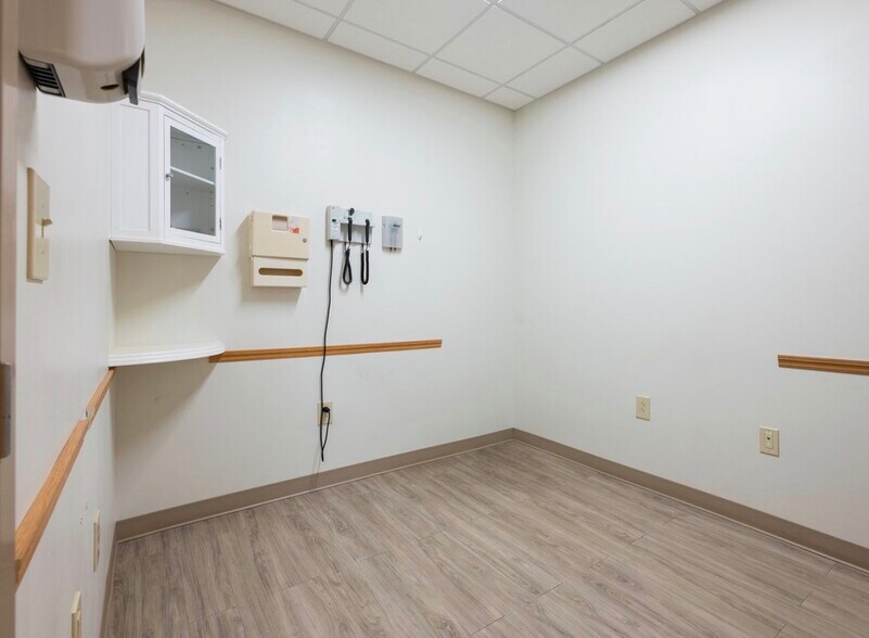 More Photos Of 129 7th Ave, Charleston Office For Sale