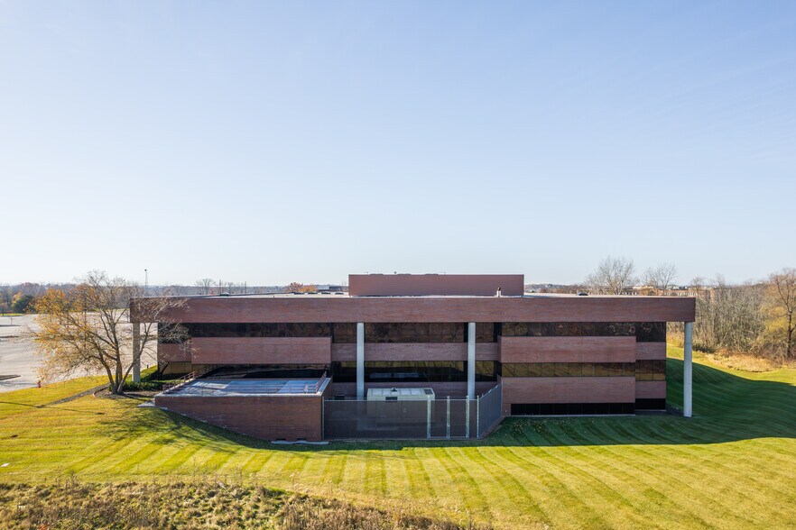 More Photos Of 11000 W Lake Park Dr, Milwaukee Office For Sale