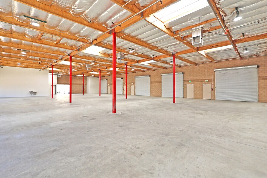 More Photos Of 72110 Corporate Way, Thousand Palms Warehouse For Lease
