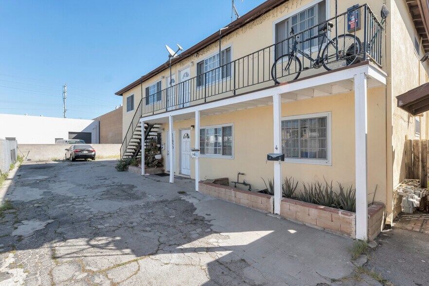More Photos Of 11853 Hart St, North Hollywood Multifamily For Sale