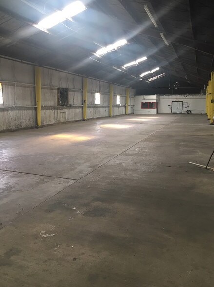 More Photos Of 4013 Estes Pky, Longview Warehouse For Lease