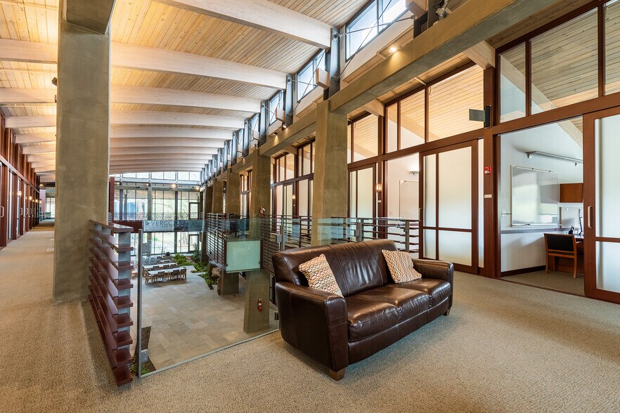 More Photos Of 11 Ewall St, Mount Pleasant Office For Lease