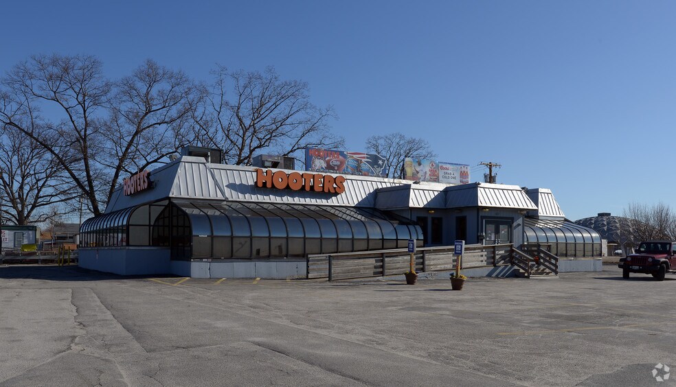 More Photos Of 667 Airport Rd, Warwick Restaurant For Sale