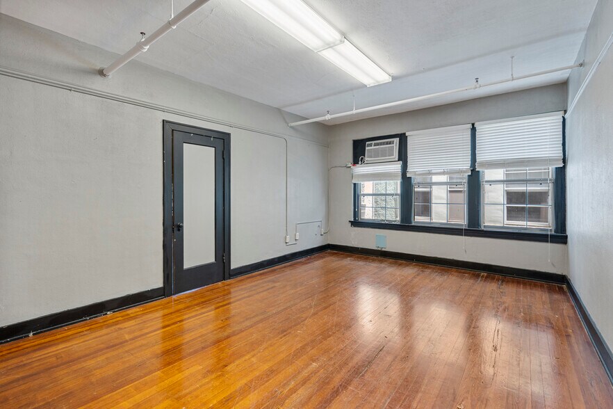 More Photos Of 909 E New Haven Ave, Melbourne Storefront Retail Residential For Lease