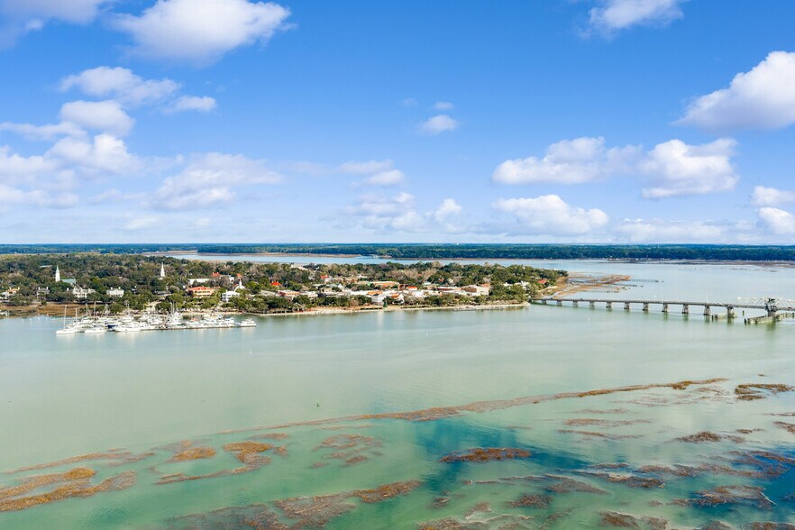 More Photos Of 916 Bay St, Beaufort Office For Sale