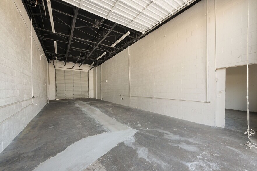 More Photos Of 304 E Vickery Blvd, Fort Worth Warehouse For Lease