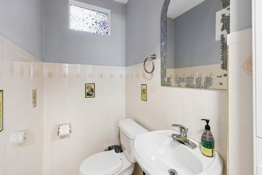 More Photos Of 1611 S Broad St, Philadelphia Specialty For Sale