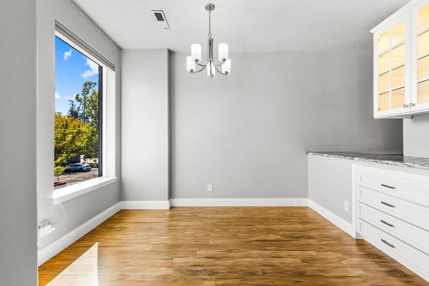 More Photos Of 8137 SW Seneca St, Tualatin Flex For Sale