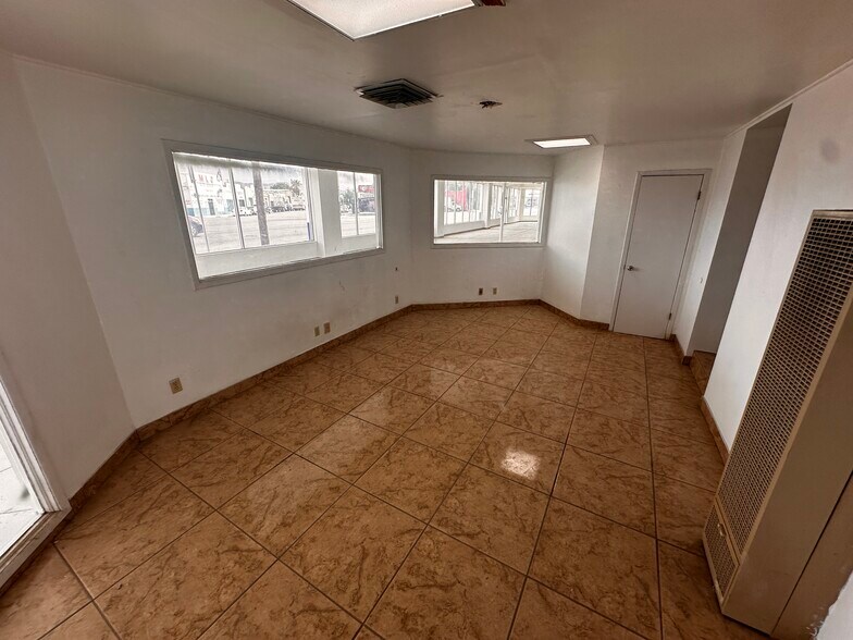 More Photos Of 2401 Alameda Ave, El Paso Showroom For Sale