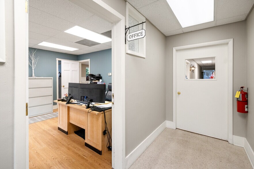 More Photos Of 316 N Main St, Lake Mills Office For Sale