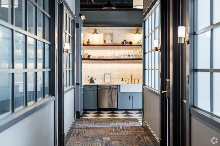 More Photos Of 3035 Peachtree Rd, Atlanta Office For Lease