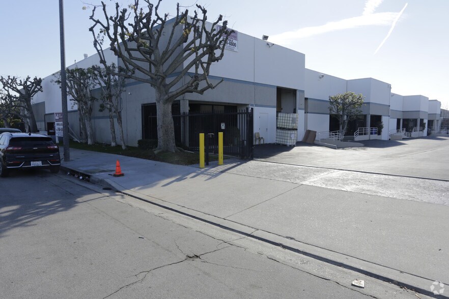 More Photos Of 146 W 132nd St, Los Angeles Warehouse For Lease