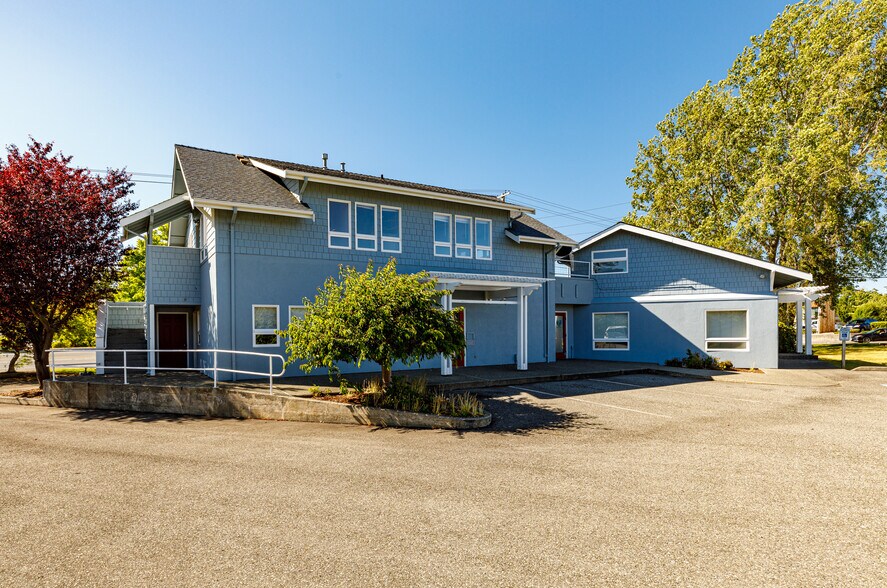 More Photos Of 35 SE Ely St, Oak Harbor Office For Sale