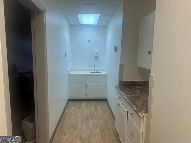 More Photos Of 670 S 8th St, Griffin Medical For Sale